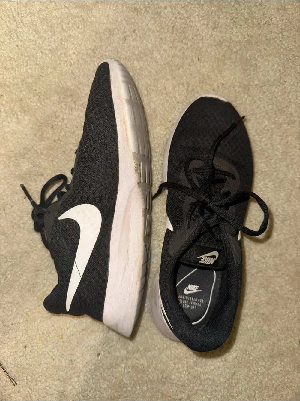 Nike Black and White Women’s Size 8 Tennis Shoes
